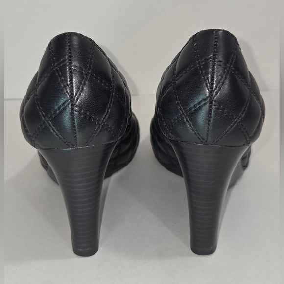 TORY BURCH CLAREMONT QUILTED LRATGER WEDGE PUMPS. - Picture 4 of 8